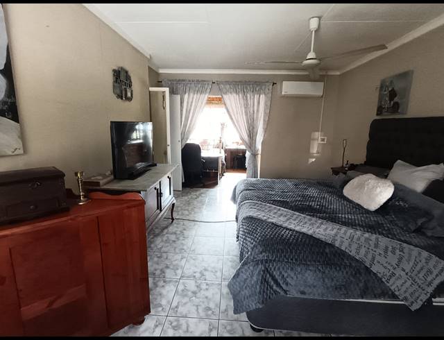 6 BEDROOM HOUSE FOR SALE IN CASHAN